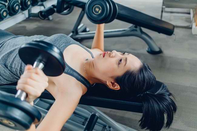 Latihan Dumbbell di Rumah